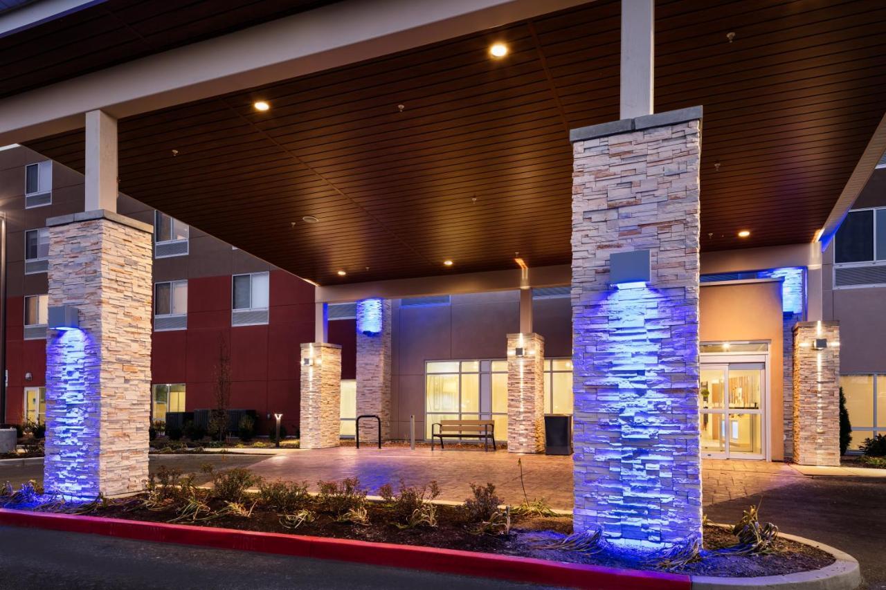 Express & - South By Ihg Bend